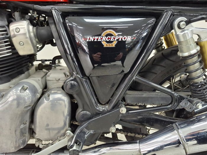 2019 Royal Enfield INTERCEPTOR 650 CLASSIC Red