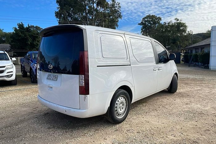 2022 Hyundai STARIA LOAD