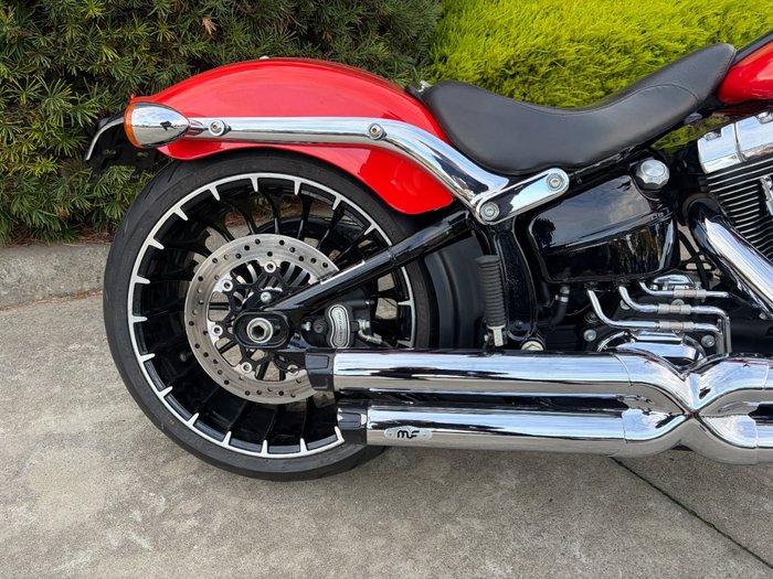 2017 HARLEY-DAVIDSON FXSB SOFTAIL BREAKOUT Orange