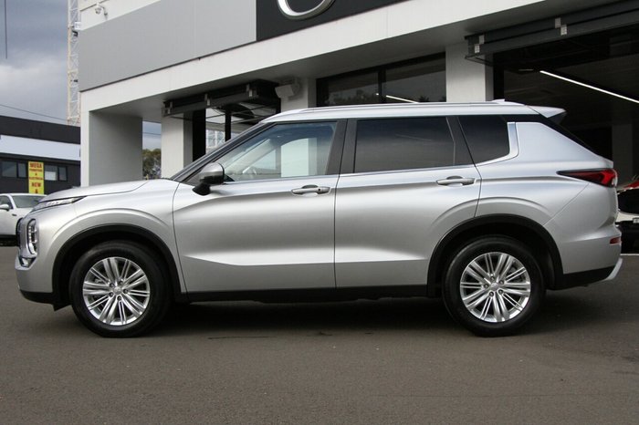 2024 Mitsubishi Outlander LS