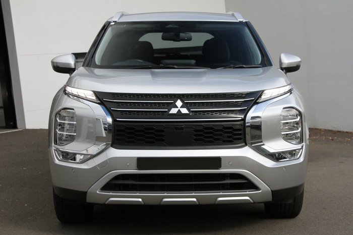 2024 Mitsubishi Outlander LS