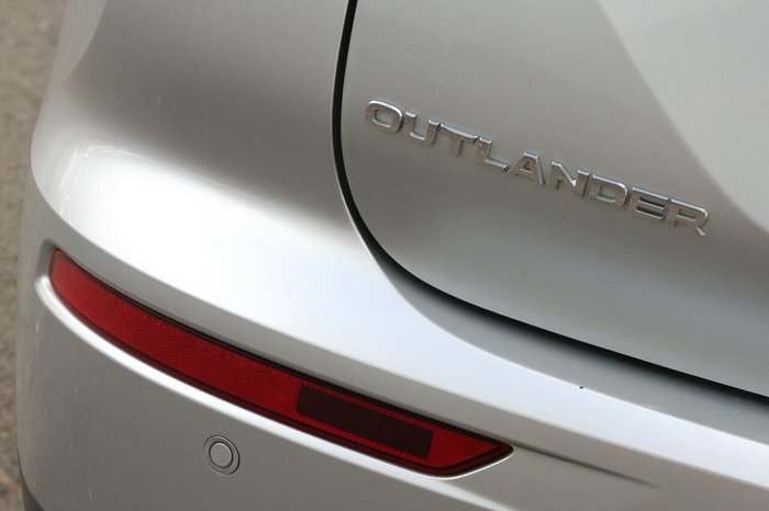 2024 Mitsubishi Outlander LS