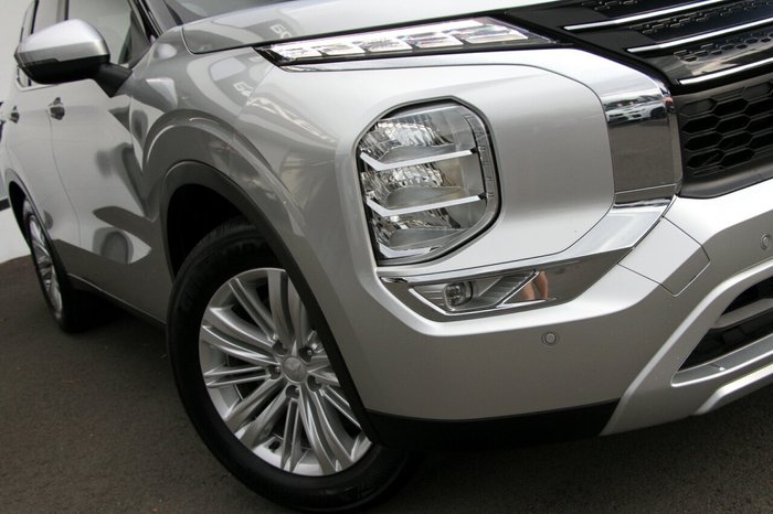 2024 Mitsubishi Outlander LS