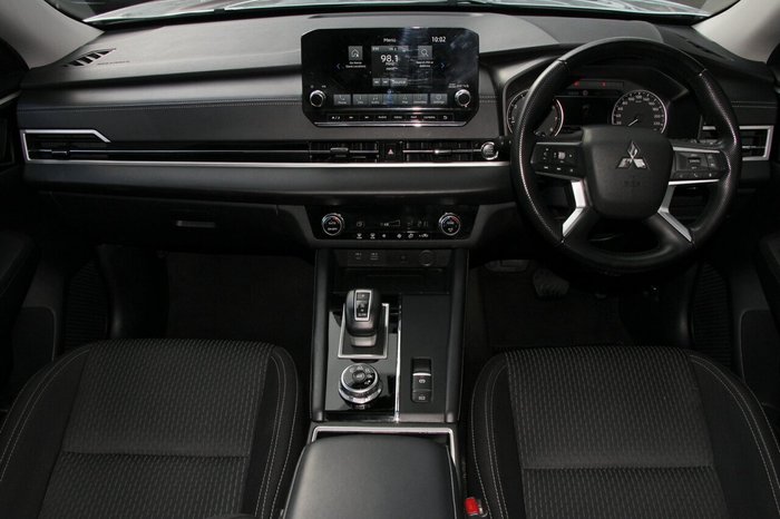 2024 Mitsubishi Outlander LS