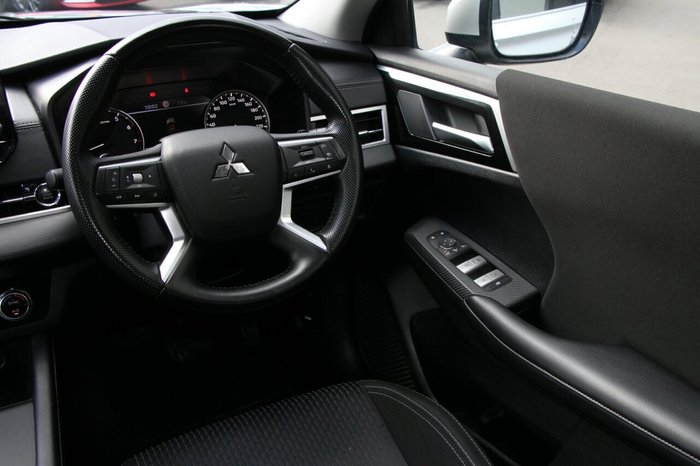 2024 Mitsubishi Outlander LS