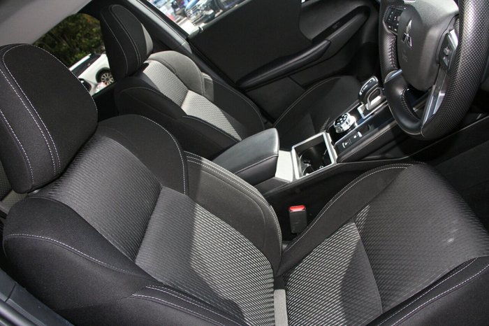 2024 Mitsubishi Outlander LS