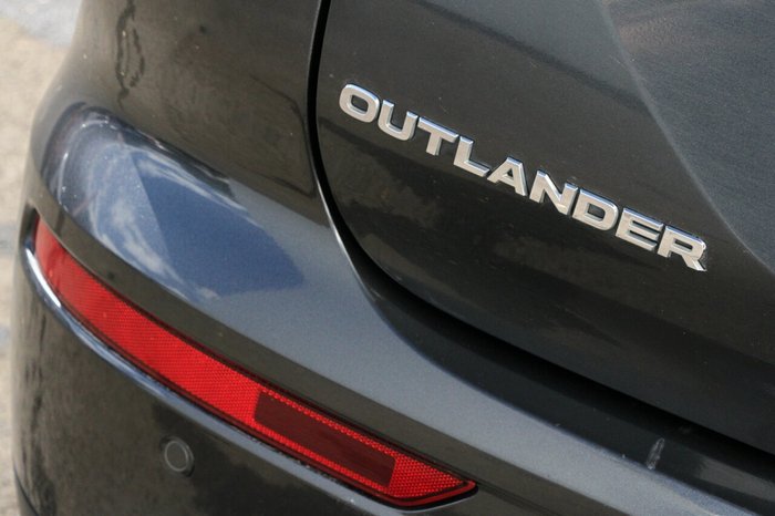 2024 Mitsubishi Outlander LS