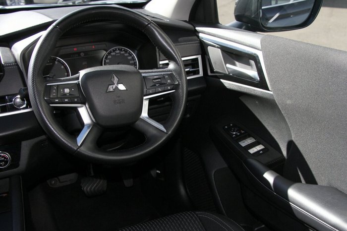 2024 Mitsubishi Outlander LS