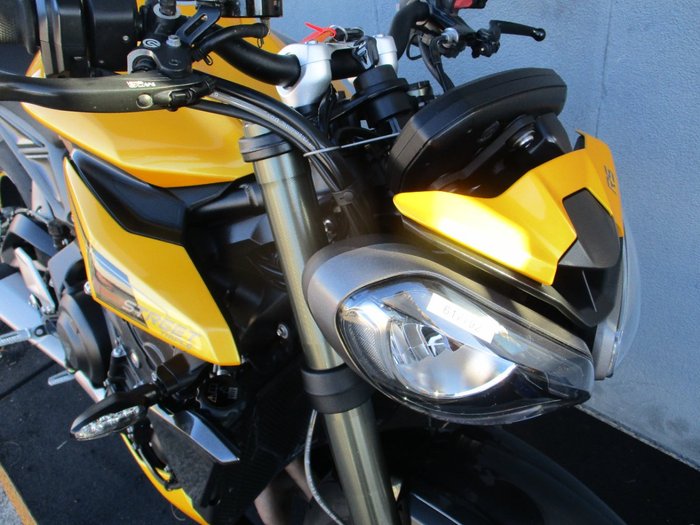2025 Triumph STREET TRIPLE RS Yellow