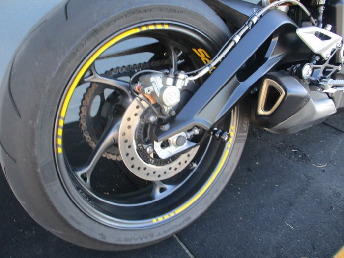 2025 Triumph STREET TRIPLE RS Yellow