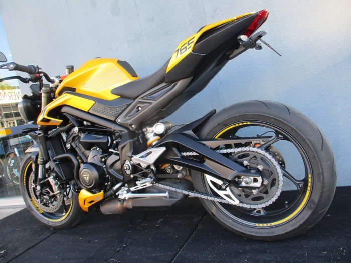 2025 Triumph STREET TRIPLE RS Yellow