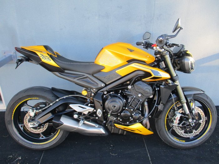2025 Triumph STREET TRIPLE RS Yellow