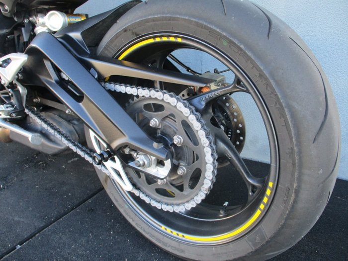2025 Triumph STREET TRIPLE RS Yellow