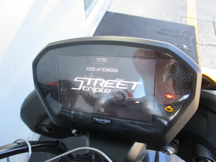 2025 Triumph STREET TRIPLE RS Yellow