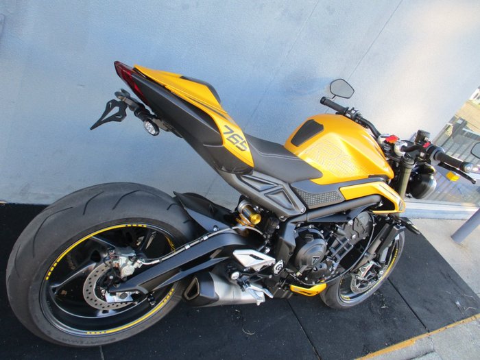 2025 Triumph STREET TRIPLE RS Yellow