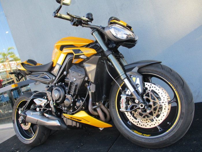 2025 Triumph STREET TRIPLE RS Yellow