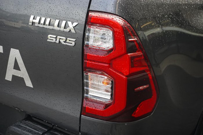 2021 Toyota Hilux SR5