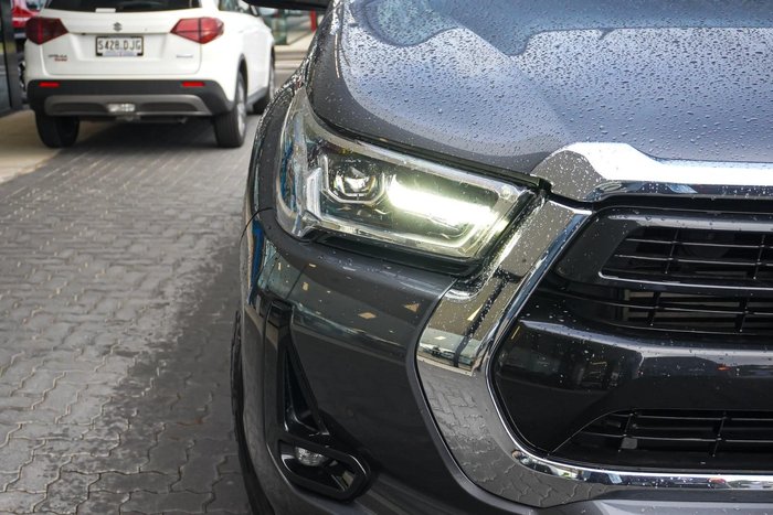 2021 Toyota Hilux SR5