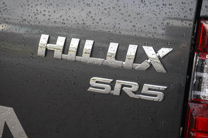 2021 Toyota Hilux SR5