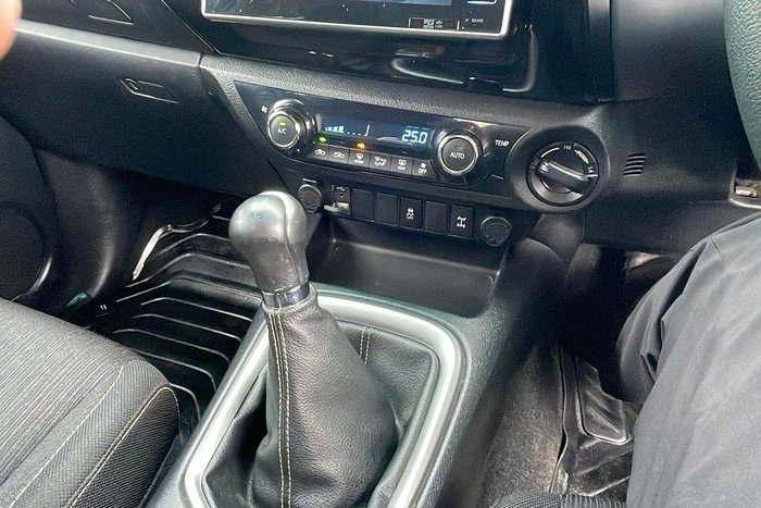 2017 Toyota Hilux SR5