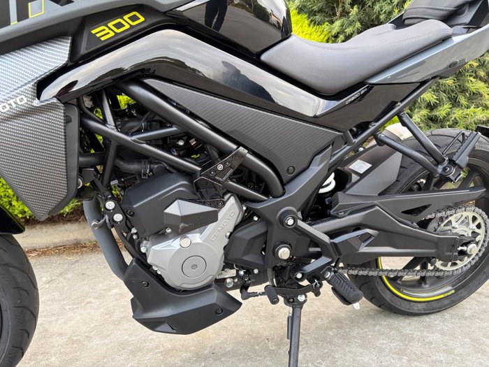 2025 CFMOTO 300 NK ABS Black
