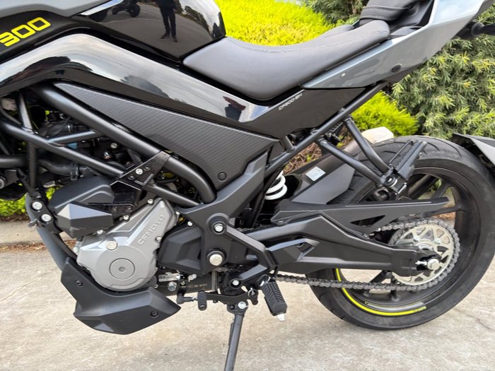 2025 CFMOTO 300 NK ABS Black