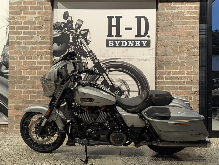 2023 Harley-Davidson CVO Street Glide 121 (FLHXSE) Touring Silver