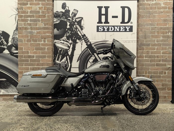 2023 Harley-Davidson CVO Street Glide 121 (FLHXSE) Touring Silver