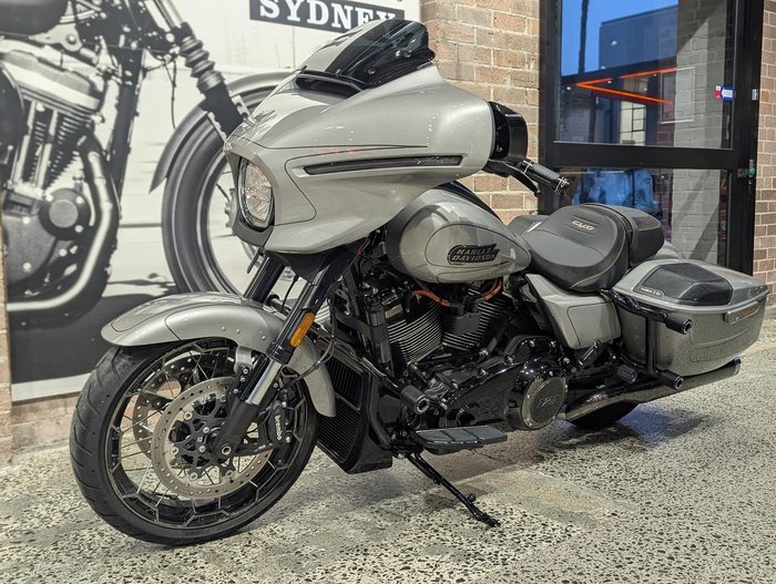 2023 Harley-Davidson CVO Street Glide 121 (FLHXSE) Touring Silver