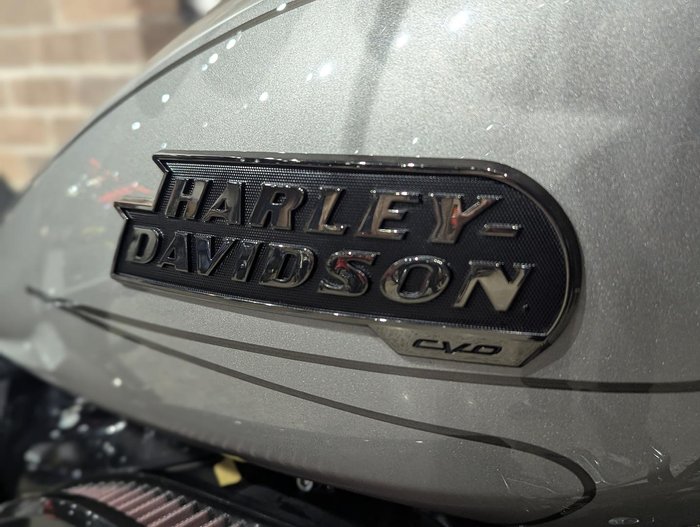 2023 Harley-Davidson CVO Street Glide 121 (FLHXSE) Touring Silver