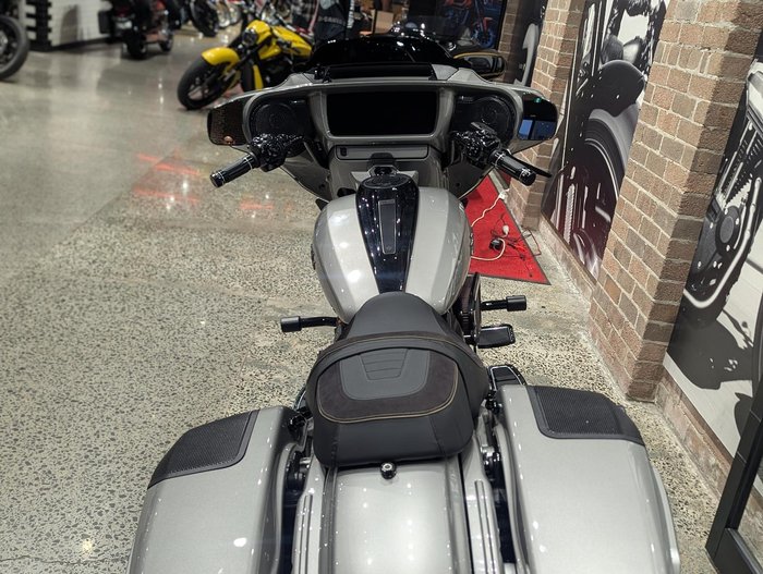 2023 Harley-Davidson CVO Street Glide 121 (FLHXSE) Touring Silver