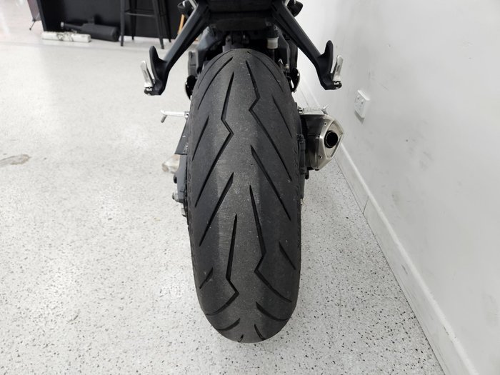2015 Triumph STREET TRIPLE 660 Red