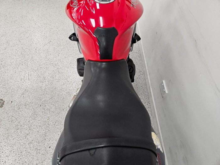 2015 Triumph STREET TRIPLE 660 Red