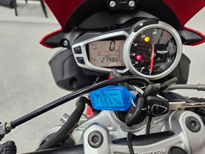 2015 Triumph STREET TRIPLE 660 Red