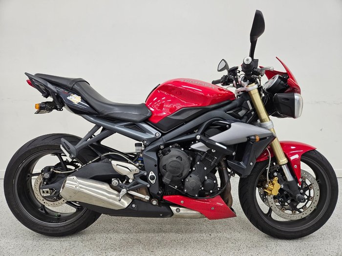 2015 Triumph STREET TRIPLE 660 Red