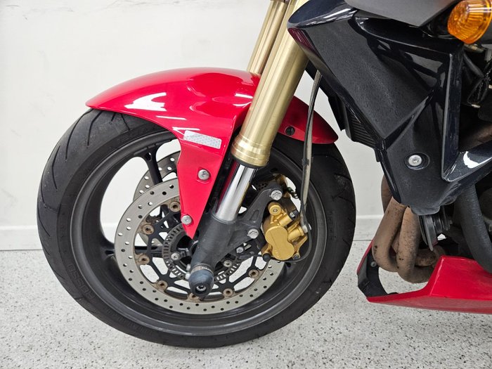 2015 Triumph STREET TRIPLE 660 Red