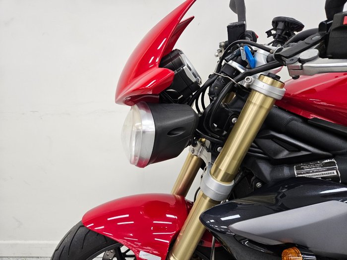 2015 Triumph STREET TRIPLE 660 Red