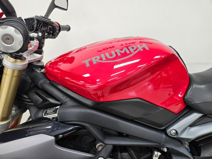 2015 Triumph STREET TRIPLE 660 Red