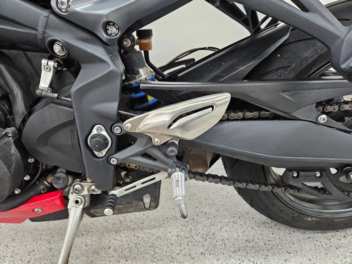2015 Triumph STREET TRIPLE 660 Red