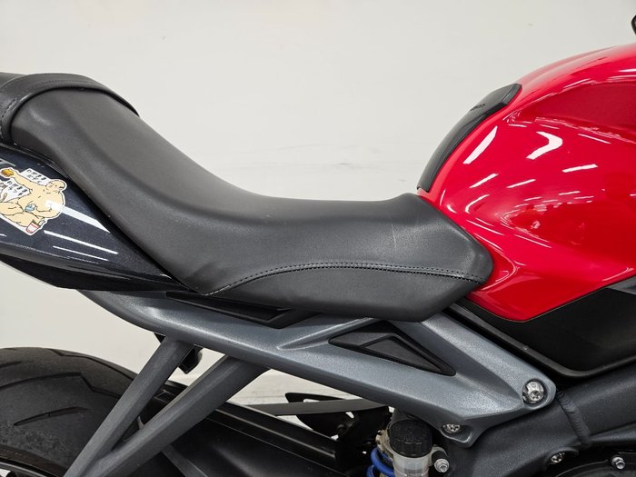 2015 Triumph STREET TRIPLE 660 Red