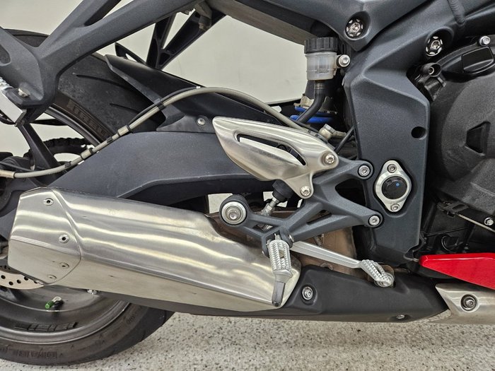 2015 Triumph STREET TRIPLE 660 Red