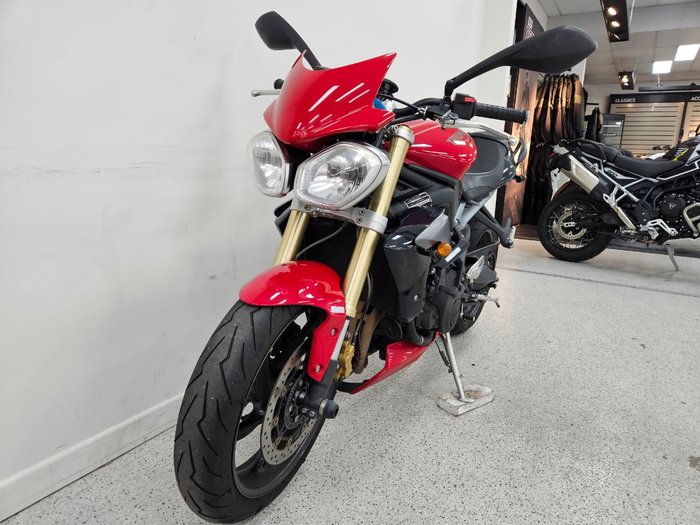 2015 Triumph STREET TRIPLE 660 Red