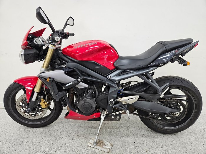 2015 Triumph STREET TRIPLE 660 Red