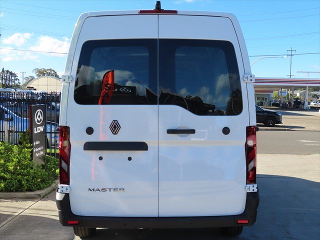 2026 RENAULT MASTER