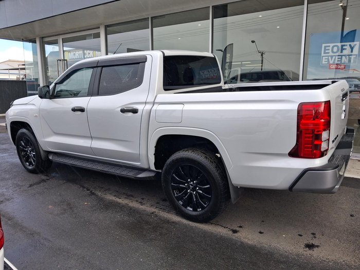 2025 Mitsubishi Triton GLX-R