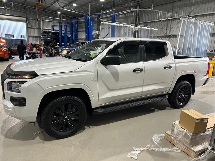 2025 Mitsubishi Triton GLX-R