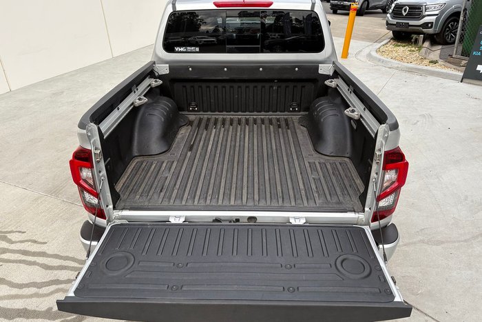 2021 Nissan Navara ST-X