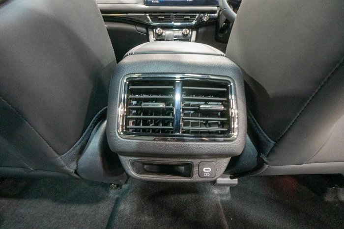 2025 Mahindra XUV700 AX7L