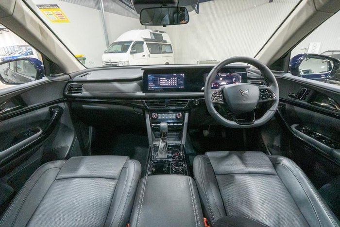 2025 Mahindra XUV700 AX7L