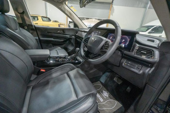 2025 Mahindra XUV700 AX7L